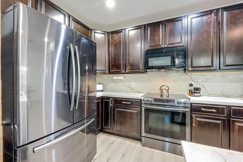 House in Port Charlotte, Florida 4 bedrooms, 301.19 sq.m. № 2110756 - photo 9