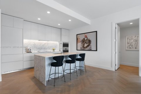 Condo in Miami Beach, Florida, 2 bedrooms  № 2402447 - photo 3