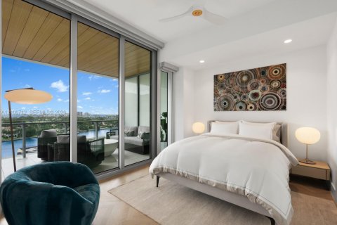 Condo in Miami Beach, Florida, 2 bedrooms  № 2402447 - photo 15