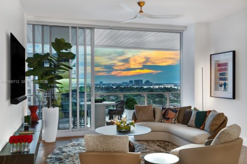 Condo in Miami Beach, Florida, 2 bedrooms  № 2402447 - photo 17