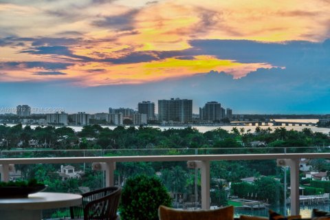 Condo in Miami Beach, Florida, 2 bedrooms  № 2402447 - photo 8