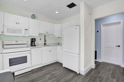 Commercial property in Wilton Manors, Florida 295.8 sq.m. № 2181509 - photo 27