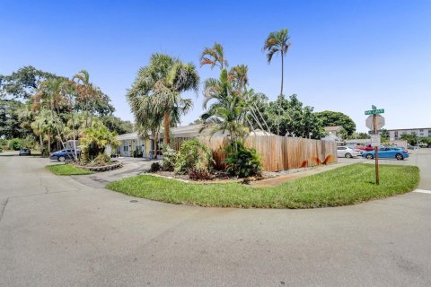 Commercial property in Wilton Manors, Florida 295.8 sq.m. № 2181509 - photo 3