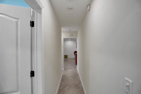 Commercial property in Wilton Manors, Florida 295.8 sq.m. № 2181509 - photo 12