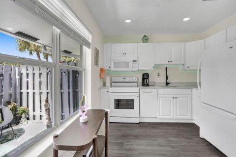 Commercial property in Wilton Manors, Florida 295.8 sq.m. № 2181509 - photo 25