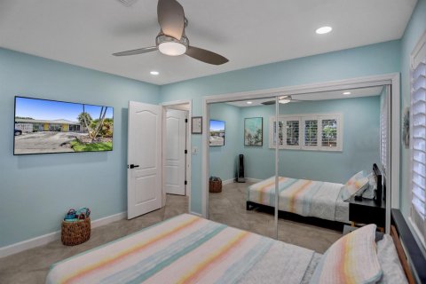 Commercial property in Wilton Manors, Florida 295.8 sq.m. № 2181509 - photo 14