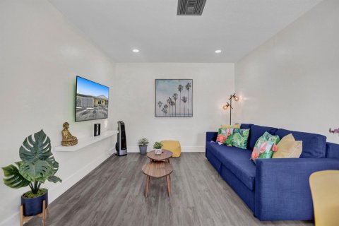 Commercial property in Wilton Manors, Florida 295.8 sq.m. № 2181509 - photo 24
