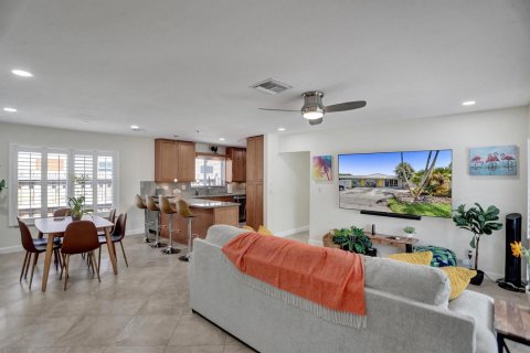 Commercial property in Wilton Manors, Florida 295.8 sq.m. № 2181509 - photo 6