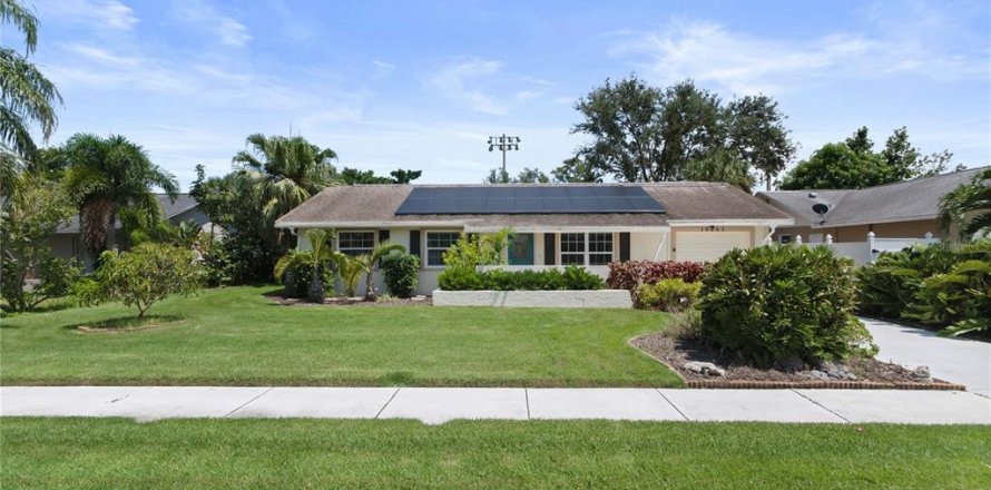 Casa en Seminole, Florida 2 dormitorios, 92.9 m2 № 1915263