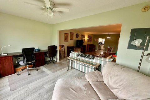 Condo in Clearwater, Florida, 2 bedrooms № 2198425 - photo 12