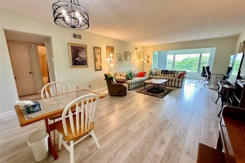 Condo in Clearwater, Florida, 2 bedrooms № 2198425 - photo 4