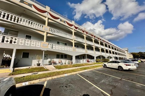 Condo in Clearwater, Florida, 2 bedrooms № 2198425