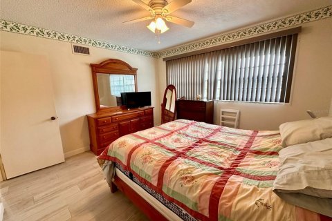Condo in Clearwater, Florida, 2 bedrooms № 2198425 - photo 15