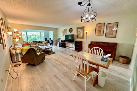 Condo in Clearwater, Florida, 2 bedrooms № 2198425 - photo 3