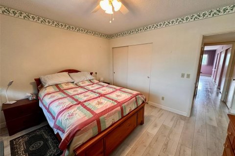 Condo in Clearwater, Florida, 2 bedrooms № 2198425 - photo 16