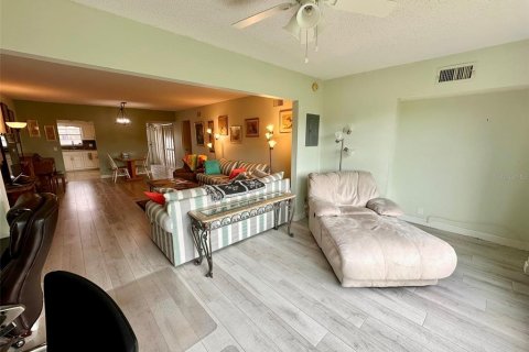 Condo in Clearwater, Florida, 2 bedrooms № 2198425 - photo 13