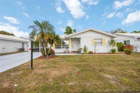 Villa ou maison à vendre à Bradenton, Floride: 2 chambres, 115.01 m2 № 2141429 - photo 2
