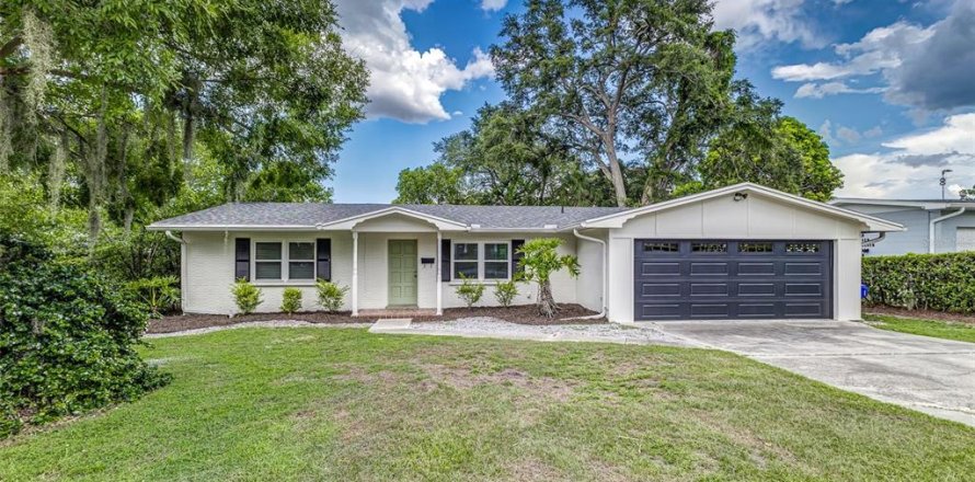 House in Lakeland, Florida 3 bedrooms, 160.91 sq.m. № 1781086