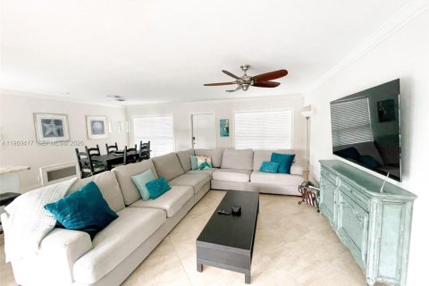 Casa en alquiler en Lighthouse Point, Florida, 3 dormitorios, 154.03 m2 № 2030210 - foto 2