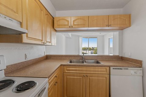 Купить кондоминиум в Майами, Флорида 1 спальня, 58.99м2, № 2005468 - фото 9