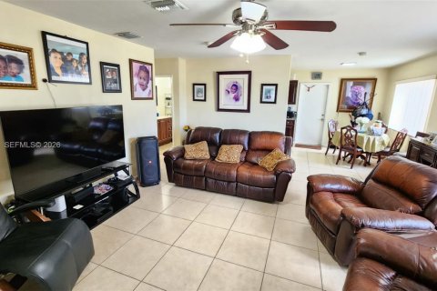 House in Miami Gardens, Florida 3 bedrooms, 140.38 sq.m. № 2044050 - photo 7