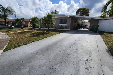 House in Miami Gardens, Florida 3 bedrooms, 140.38 sq.m. № 2044050 - photo 29