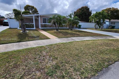 House in Miami Gardens, Florida 3 bedrooms, 140.38 sq.m. № 2044050 - photo 30
