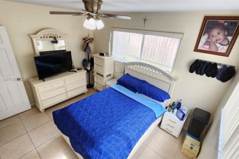 House in Miami Gardens, Florida 3 bedrooms, 140.38 sq.m. № 2044050 - photo 18