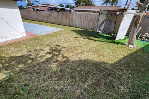 House in Miami Gardens, Florida 3 bedrooms, 140.38 sq.m. № 2044050 - photo 27