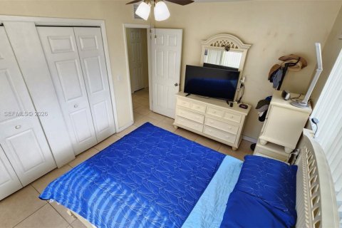 House in Miami Gardens, Florida 3 bedrooms, 140.38 sq.m. № 2044050 - photo 17