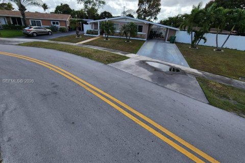 House in Miami Gardens, Florida 3 bedrooms, 140.38 sq.m. № 2044050 - photo 28