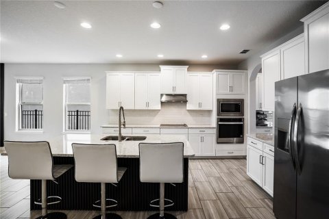 House in Winter Garden, Florida 4 bedrooms, 303.51 sq.m. № 1824657 - photo 8