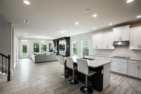 House in Winter Garden, Florida 4 bedrooms, 303.51 sq.m. № 1824657 - photo 7