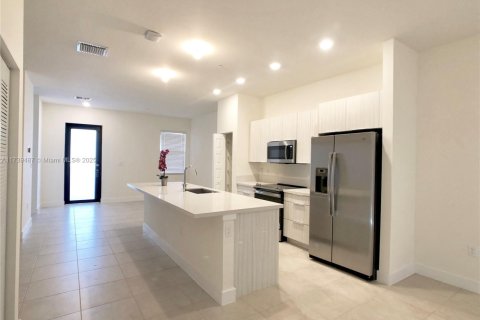 Condo in Doral, Florida, 2 bedrooms  № 1487973 - photo 8