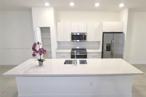 Condo in Doral, Florida, 2 bedrooms  № 1487973 - photo 12