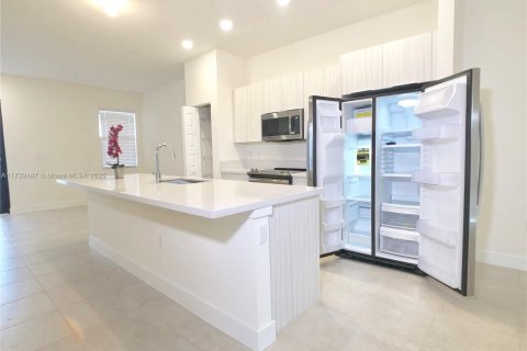 Condo in Doral, Florida, 2 bedrooms  № 1487973 - photo 19