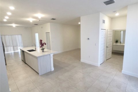 Condo in Doral, Florida, 2 bedrooms  № 1487973 - photo 10