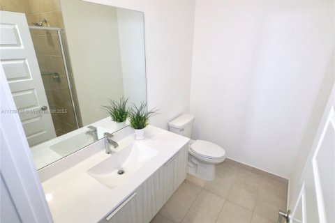 Condo in Doral, Florida, 2 bedrooms  № 1487973 - photo 25