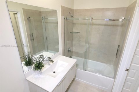 Condo in Doral, Florida, 2 bedrooms  № 1487973 - photo 29