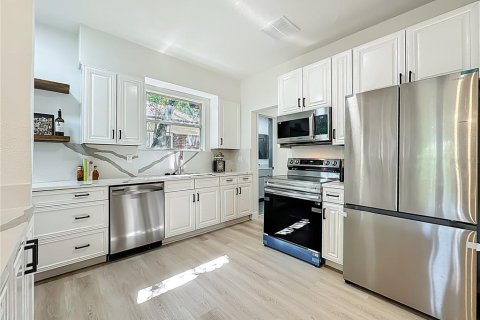 House in Jacksonville, Florida 3 bedrooms, 149.67 sq.m. № 1915981 - photo 16