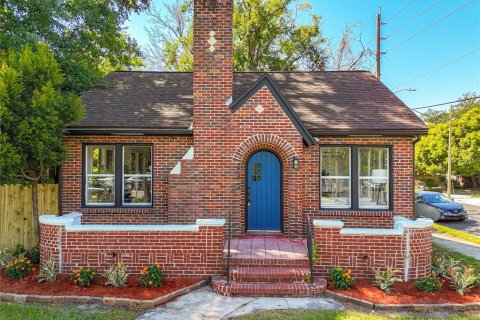 House in Jacksonville, Florida 3 bedrooms, 149.67 sq.m. № 1915981 - photo 1