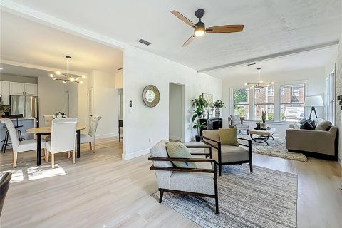 House in Jacksonville, Florida 3 bedrooms, 149.67 sq.m. № 1915981 - photo 8