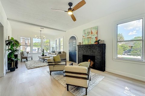 House in Jacksonville, Florida 3 bedrooms, 149.67 sq.m. № 1915981 - photo 9