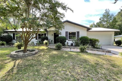 House in Gainesville, Florida 3 bedrooms, 172.61 sq.m. № 1899627 - photo 1