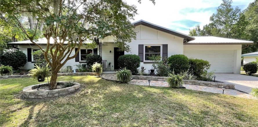 House in Gainesville, Florida 3 bedrooms, 172.61 sq.m. № 1899627