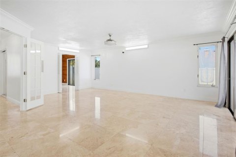 Casa en venta en Daytona Beach, Florida, 5 dormitorios, 343.55 m2 № 2384193 - foto 17