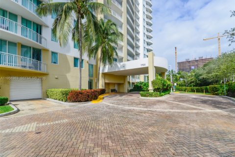 Copropriété à louer à Hallandale Beach, Floride: 2 chambres, 97.73 m2 № 2012050 - photo 24