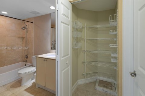 Copropriété à louer à Hallandale Beach, Floride: 2 chambres, 97.73 m2 № 2012050 - photo 21