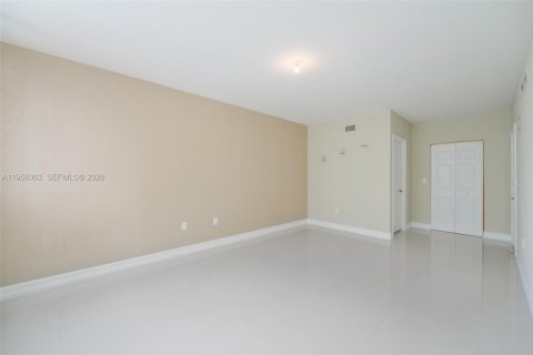 Copropriété à louer à Hallandale Beach, Floride: 2 chambres, 97.73 m2 № 2012050 - photo 14
