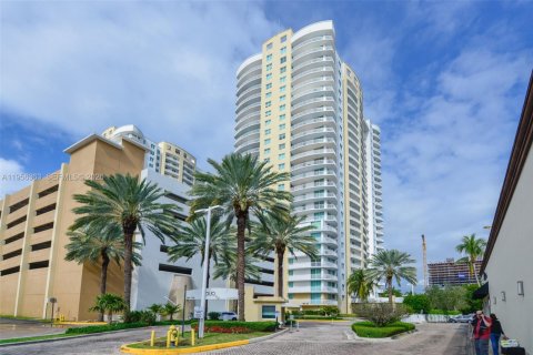 Copropriété à louer à Hallandale Beach, Floride: 2 chambres, 97.73 m2 № 2012050 - photo 23